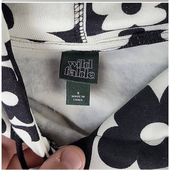 Wild Fable Cropped Hoodie, Black w/ White Floral, Size S, NWT - Picture 5 of 8